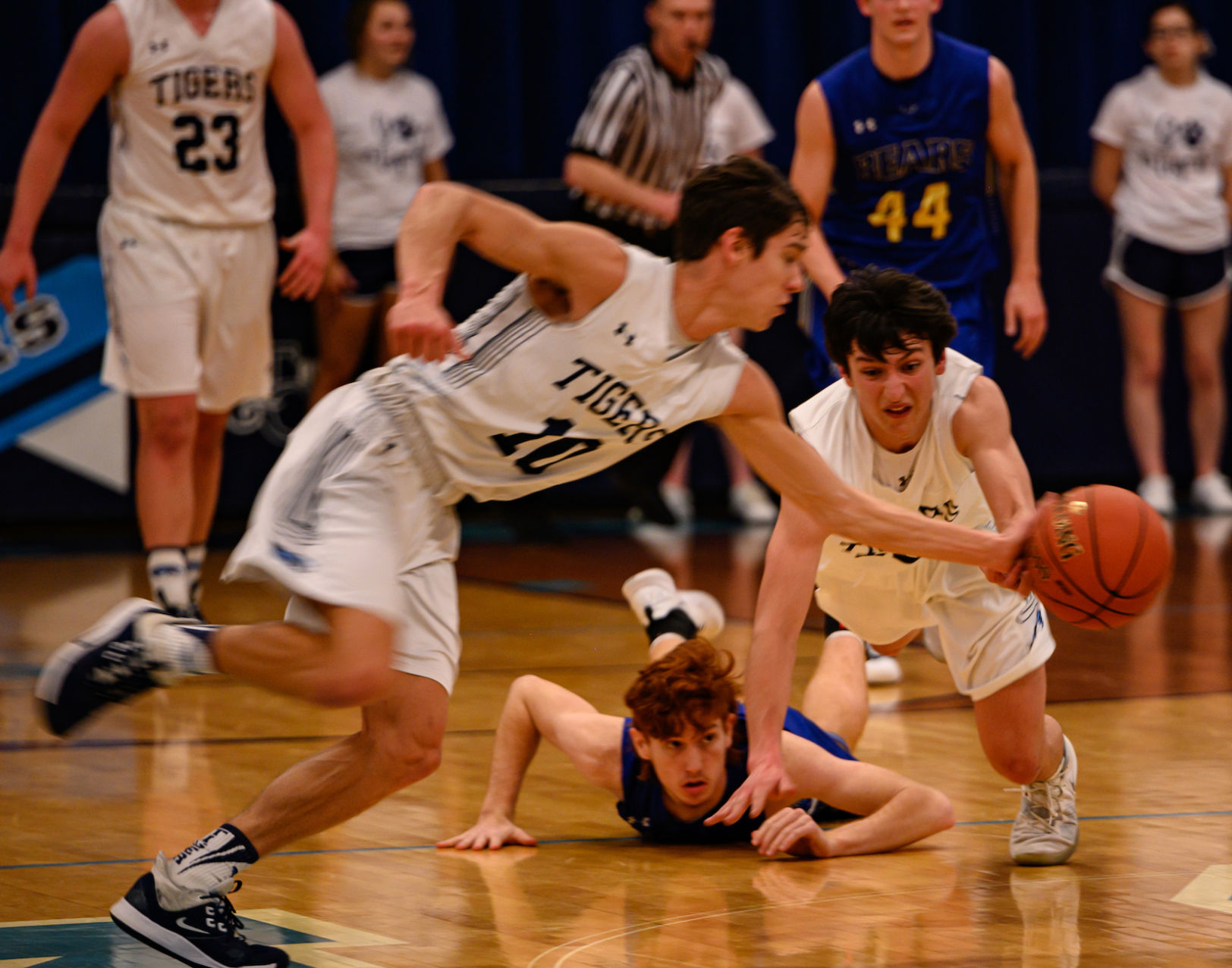 BoysBasketballvsAva(88of154)-Copy.jpg
